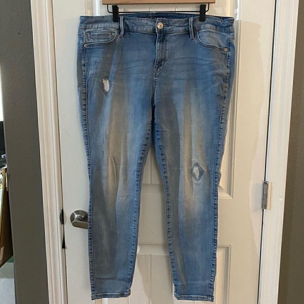 Boutique Skinny Light Wash Distressed Stretch Jeans